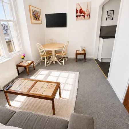 Free Parking Homely Gloucester Rd Flat Sleeps 3