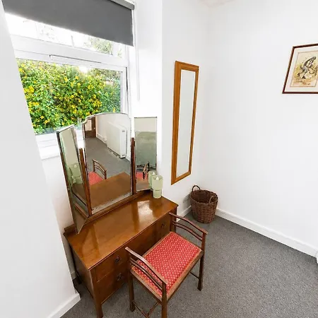 Free Parking Homely Gloucester Rd Flat Sleeps 3 Bristol
